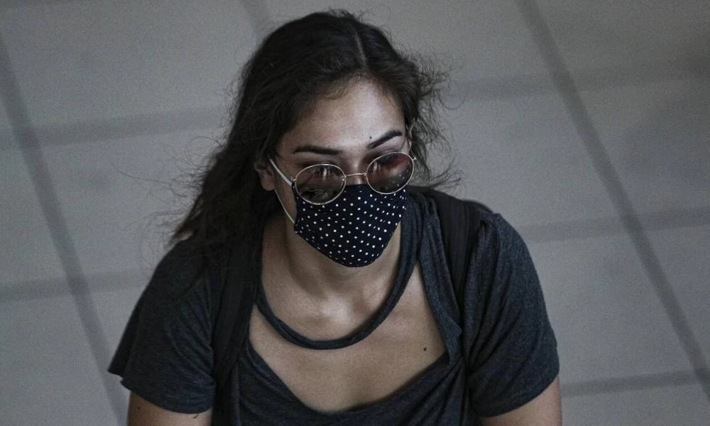 Κορονοϊός: Περισσότερα κρούσματα και λιγότεροι θάνατοι στο δεύτερο κύμα
